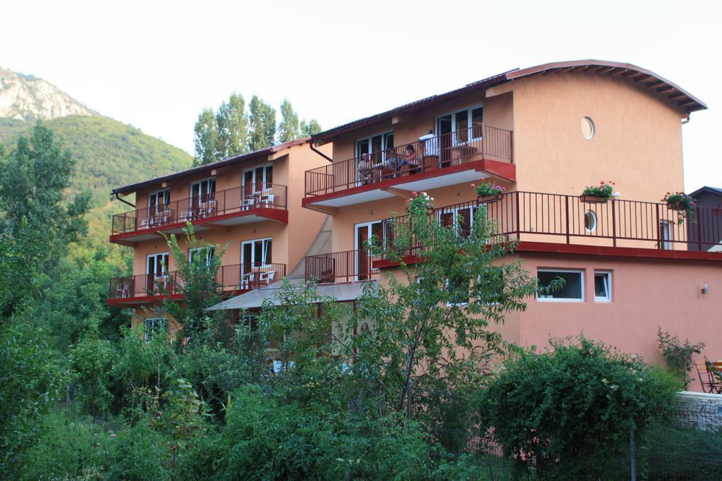Pensiune Safrane Băile Herculane Exterior photo