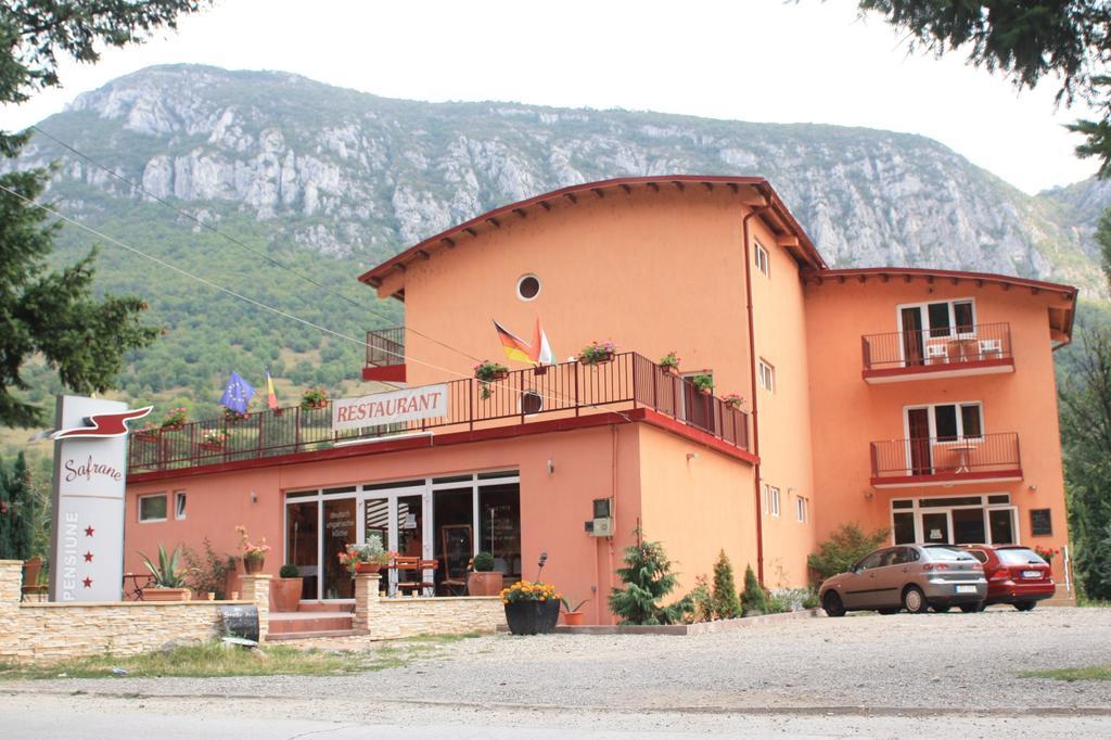Pensiune Safrane Băile Herculane Exterior photo